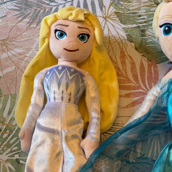 Disney Frozen Nightgowns and stuffy dolls Bundle - Picture 9 of 13